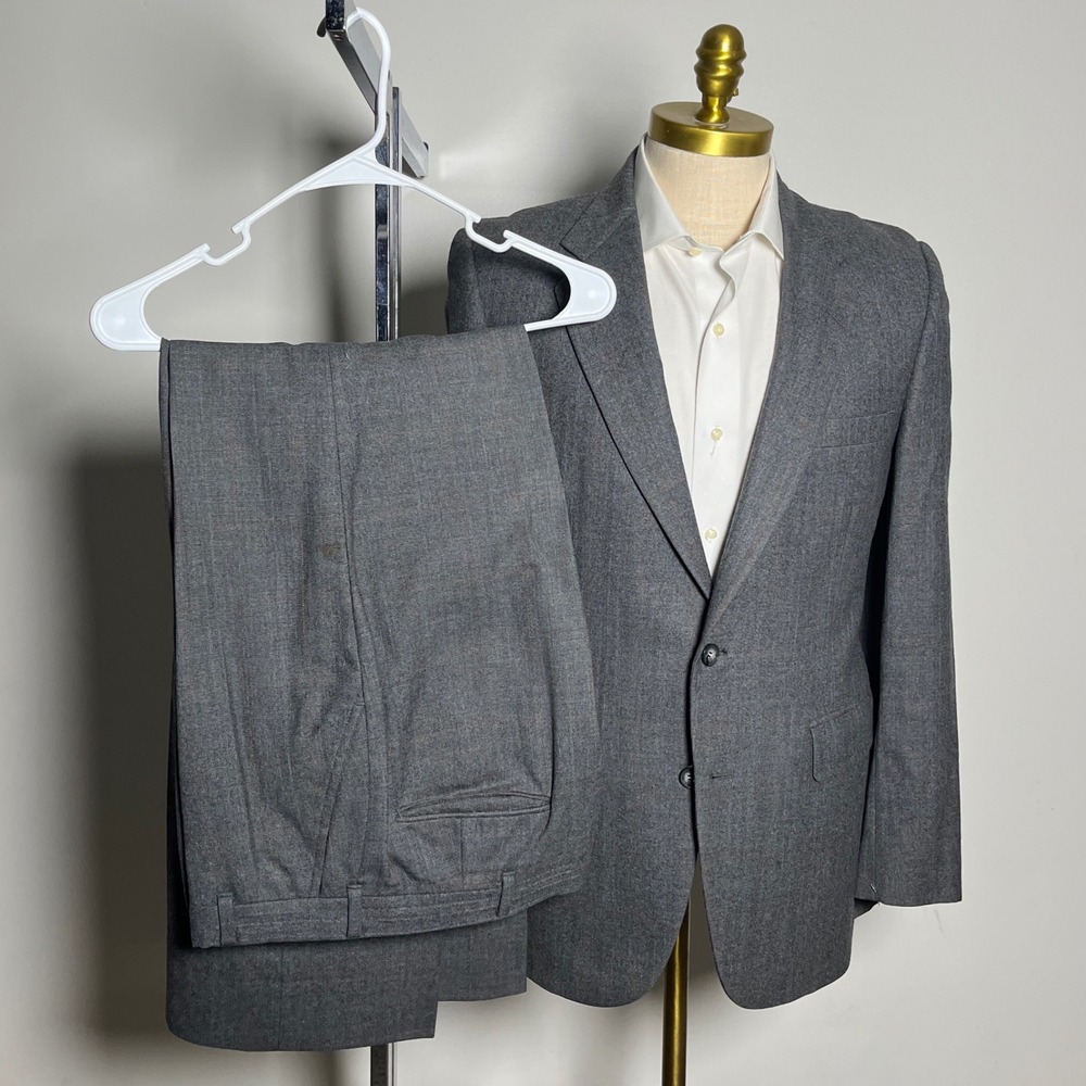 1980s Vintage Nino Cerruti Suit Mens 40R 33x31.5 Gray Windowpane Wool 2-Button